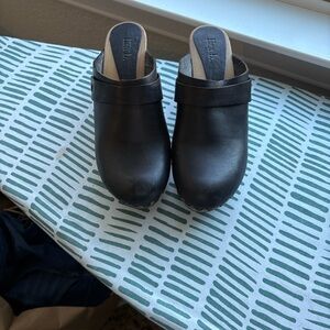 Hanna Andersson Black Leather Women's Mules